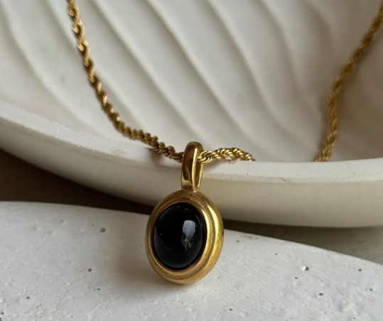 Noir Oval Necklace