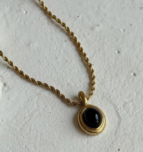 Noir Oval Necklace