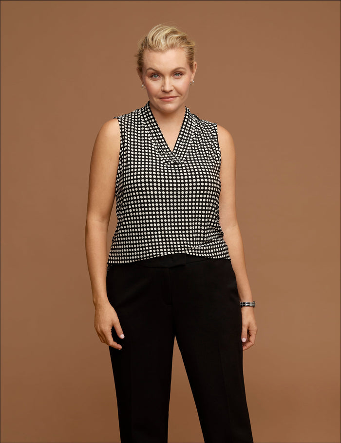Anne Klein Anne Black/ Anne White Plus Size Sleeveless Polka Dot Pleat Top