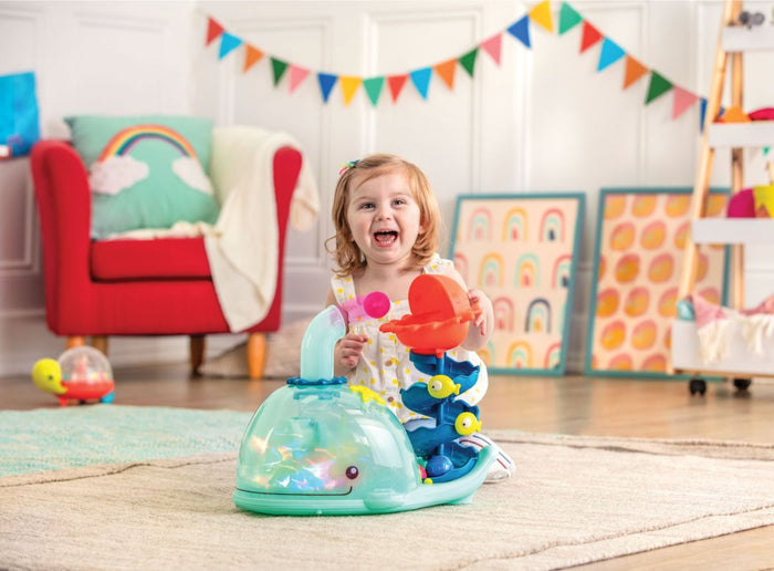 Light-up whale ball popper