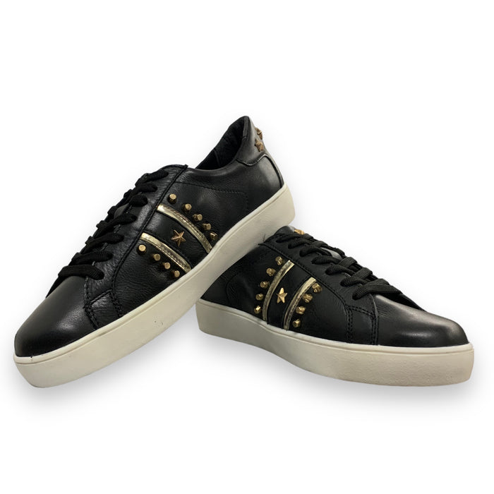 Tenis negro con estrellas Gillio