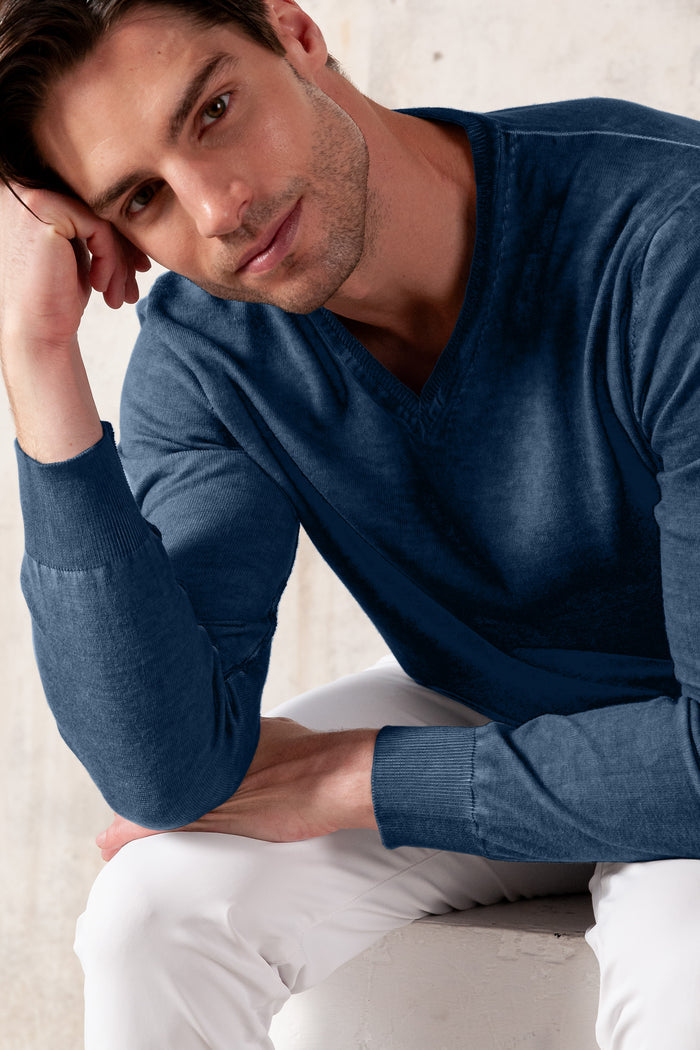 V-Neck Knit - Jeans