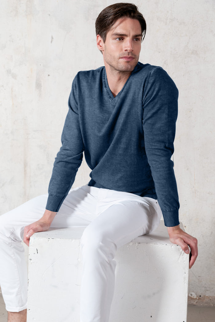 V-Neck Knit - Jeans